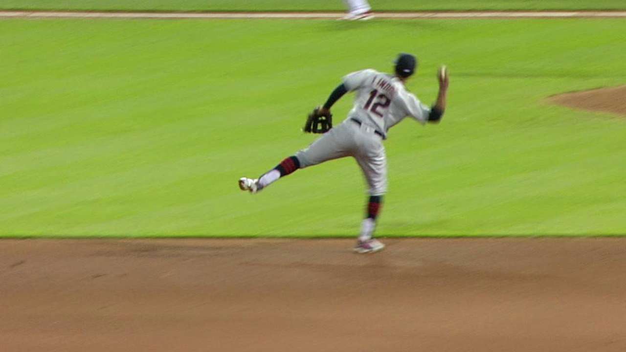 Lindor hustles to get the out
