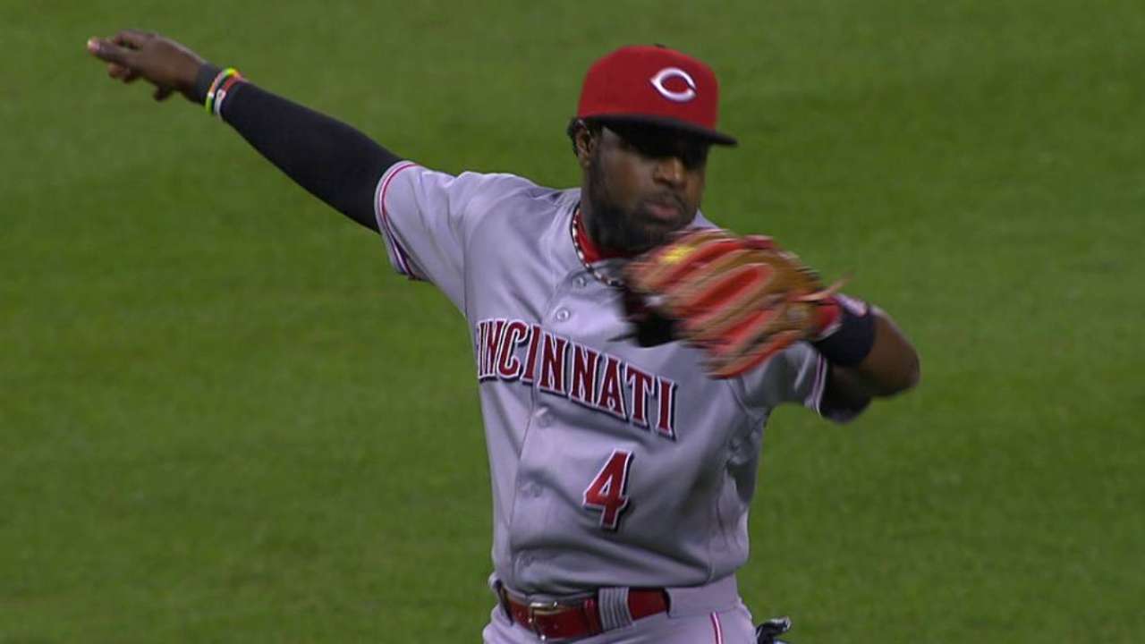 Phillips' barehanded toss