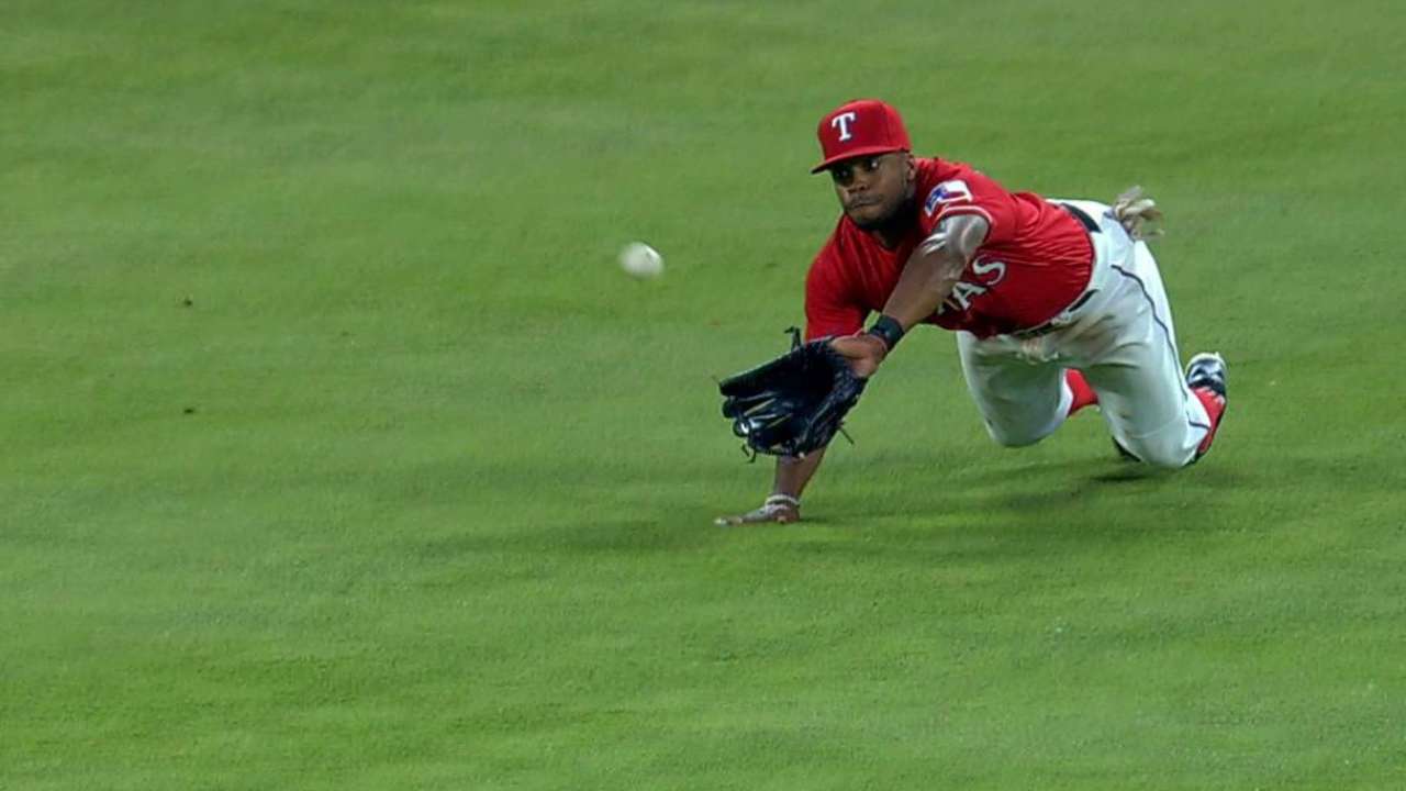 DeShields dives to rob Pujols