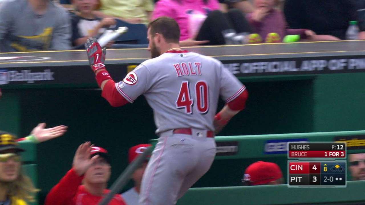 Uncharacteristic miscues plague Bucs in extra-inning loss