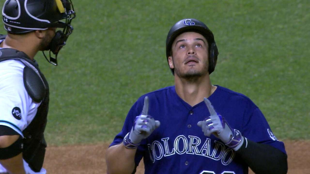 Nolan Arenado brilla con su juego completo en los Rockies