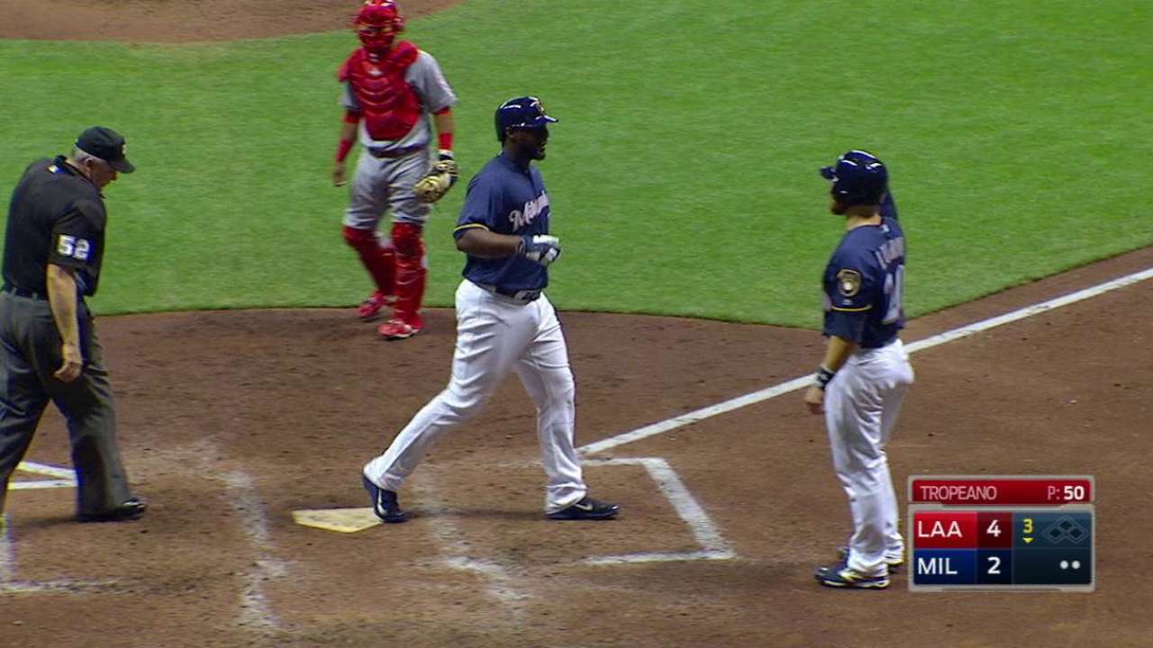 Carter ayuda a Guerra, Milwaukee a vencer a Angels