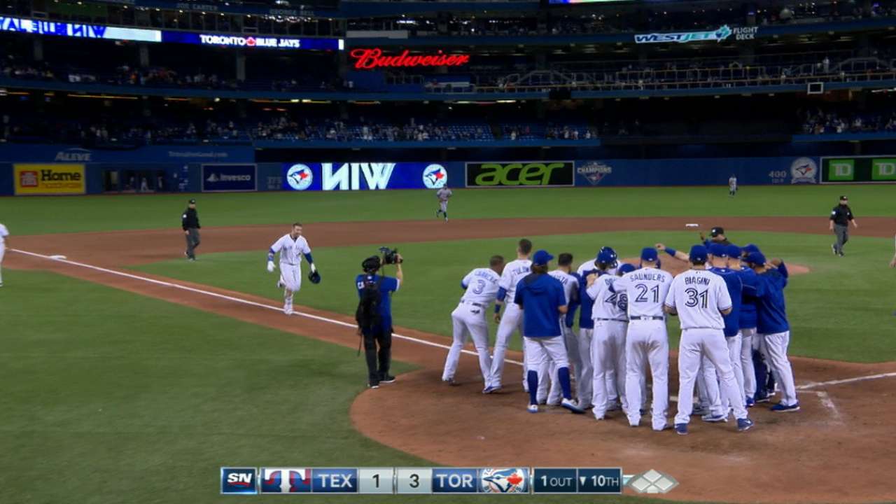 Smoak's two-home run game