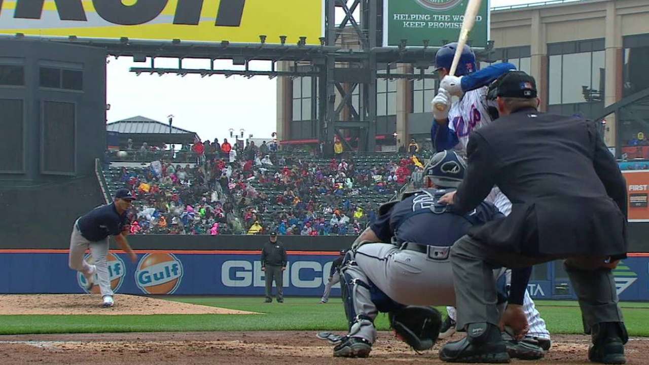 Chacin fans Conforto