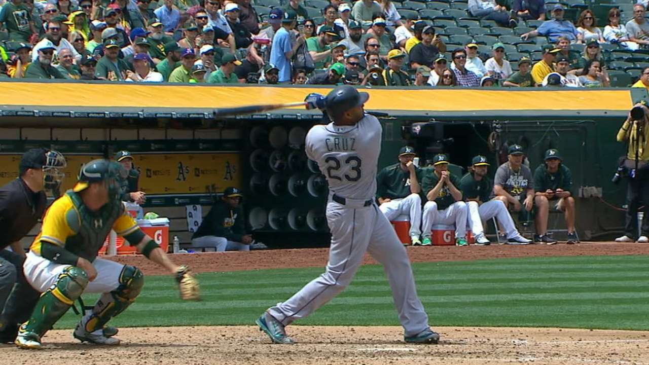 Must C: Cruz belts homer