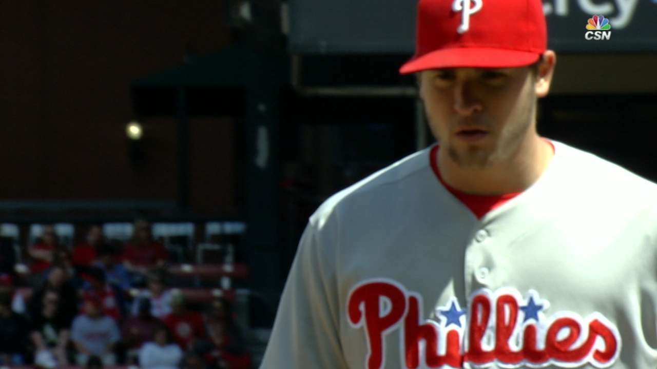 Filis silenciados en cierre de serie ante Cardenales