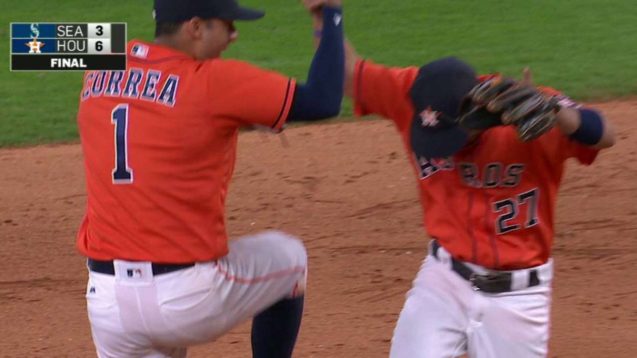 Altuve starts a double play