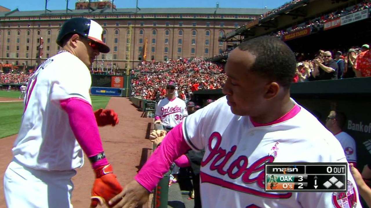 Machado's two-run homer