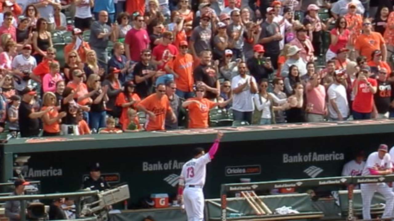 Machado's slam caps O's 6-HR rout of A's