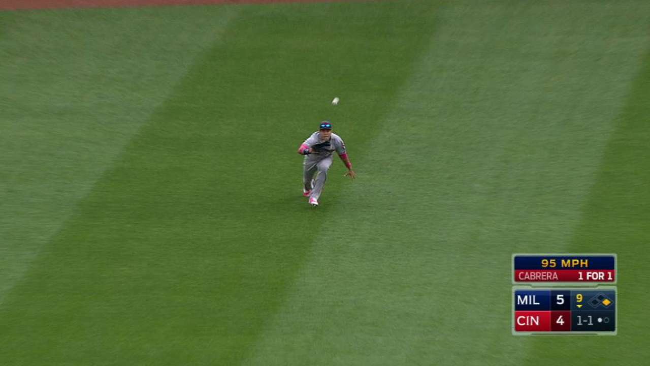 Flores' nice diving catch