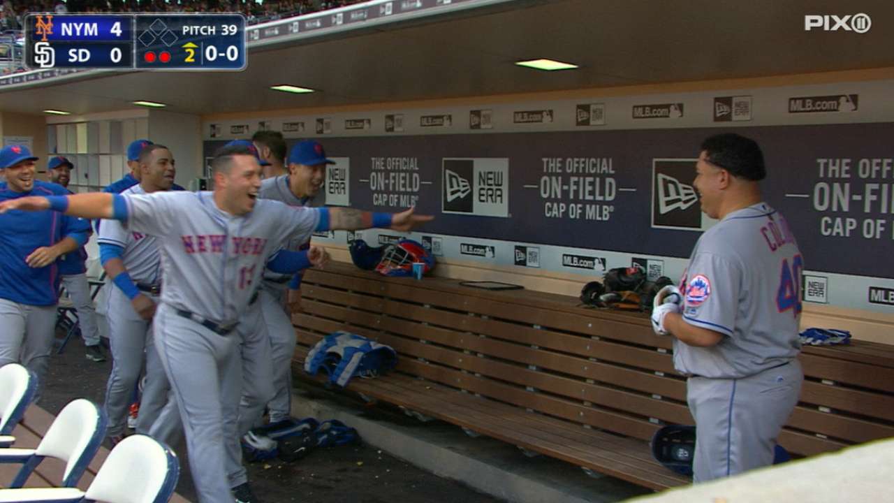 Colón pega HR y hace historia en victoria de Mets en San Diego