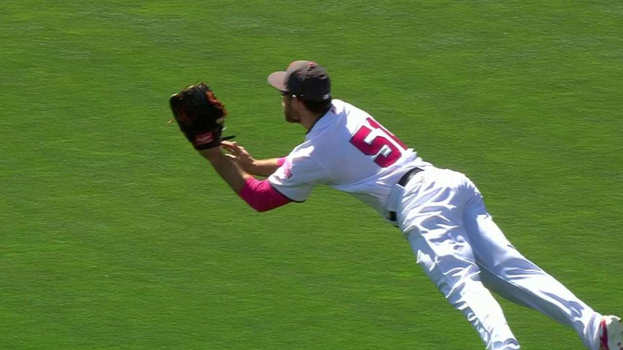Williamson, Tomlinson to see time in right field