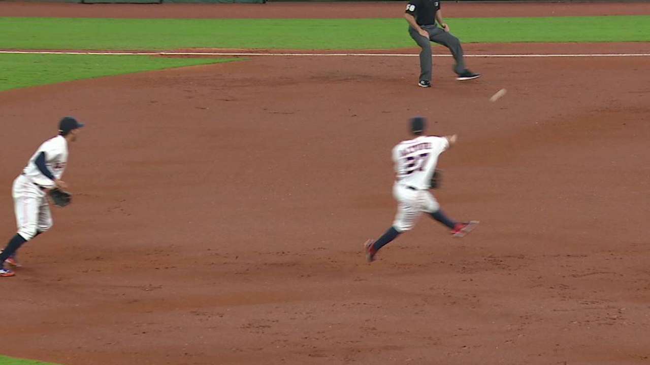 Altuve's barehanded play