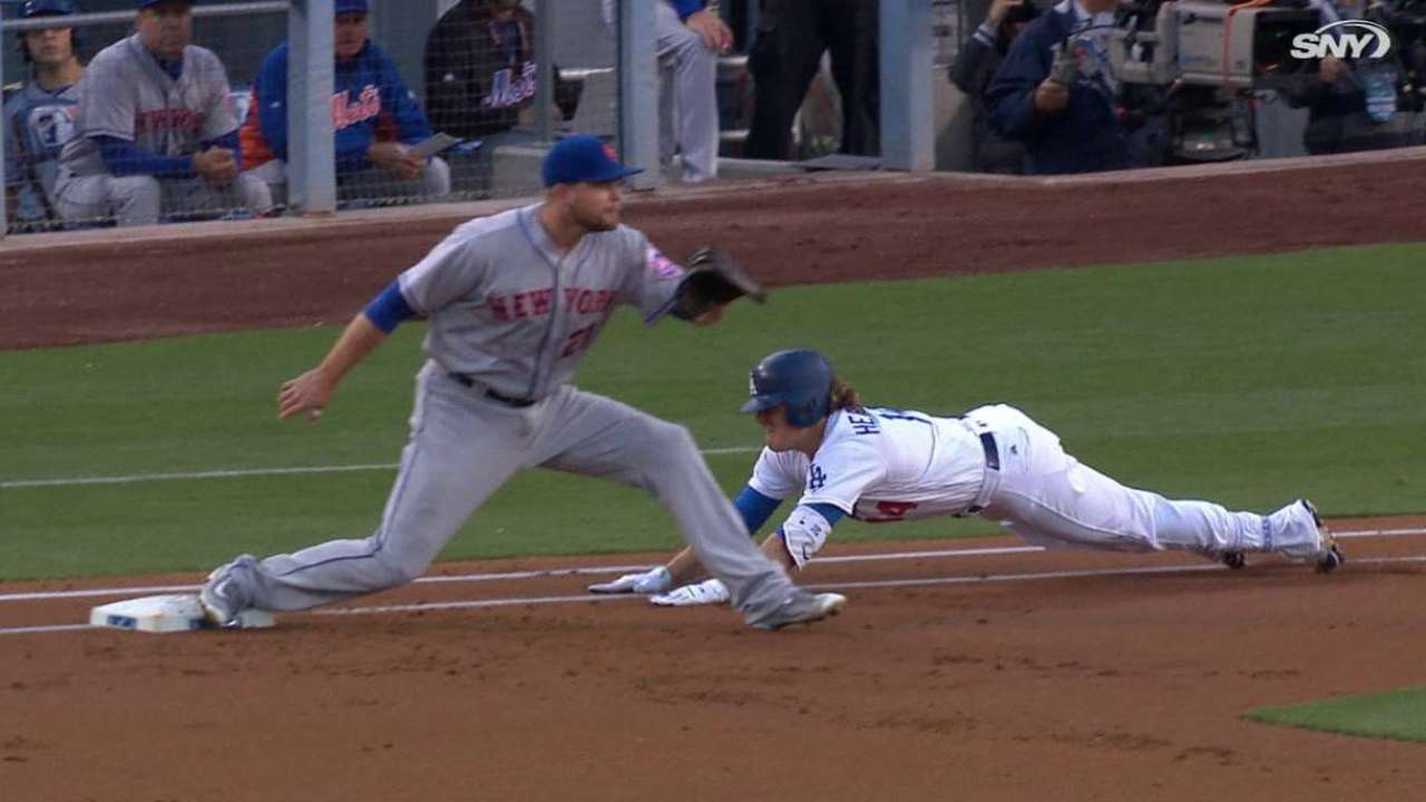 Wright throws out Hernandez