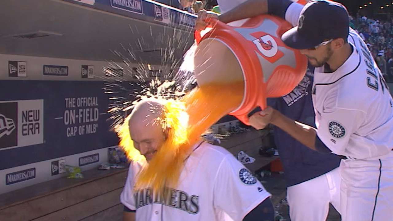 Walk-off HR in 11th gives Mariners a sweep