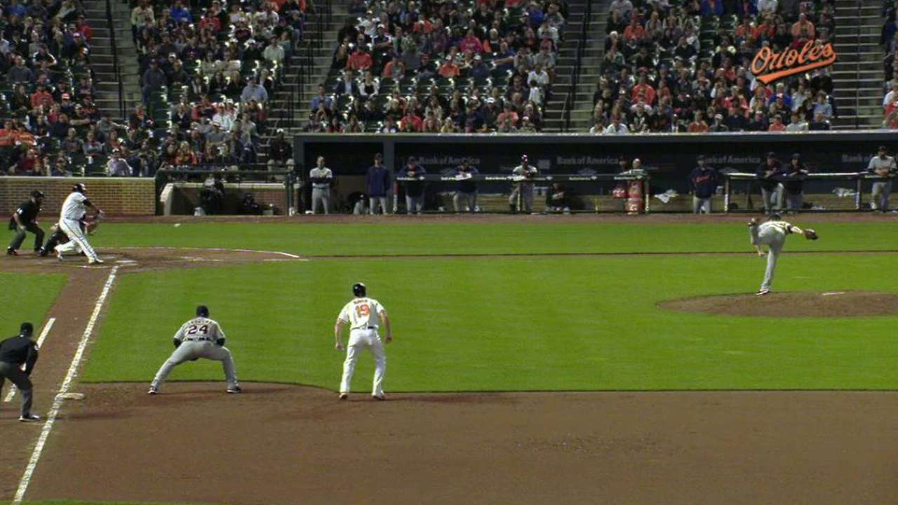 Alvarez's game-tying single
