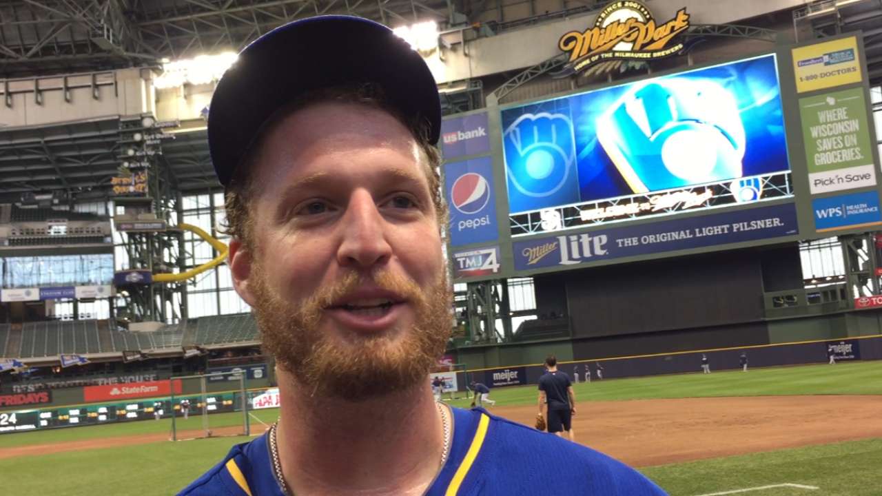 Smith throws off mound for 1st time since injury