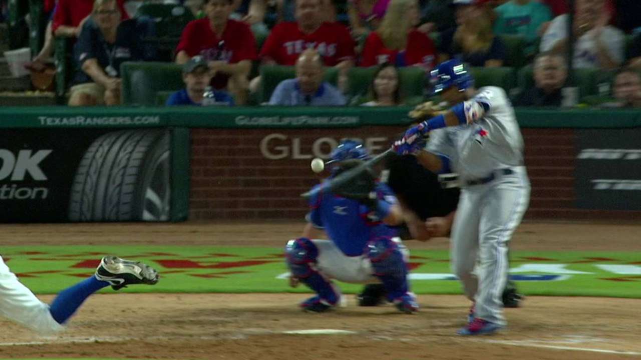 Azulejos blanquean a los Rangers con joya de R.A. Dickey
