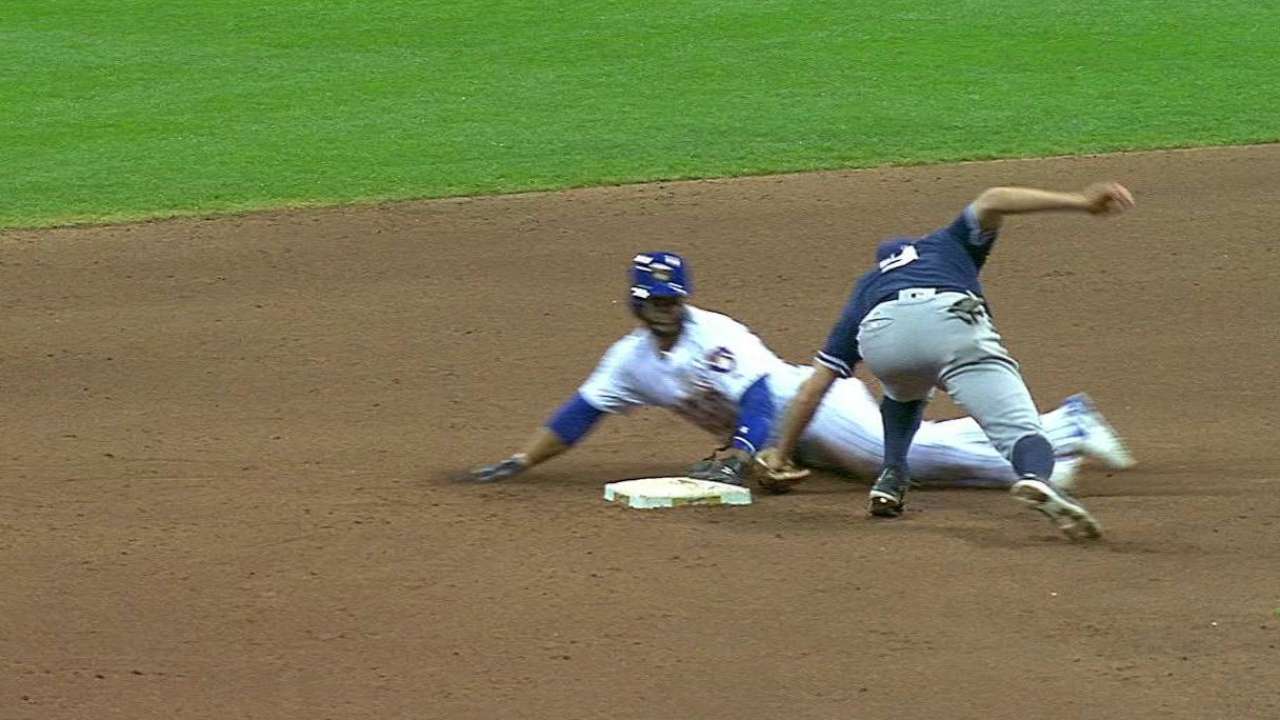Bethancourt throws out Villar