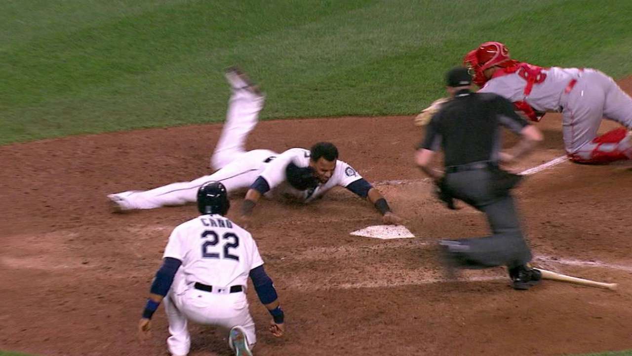 Lind has breakthrough game in loss to Halos