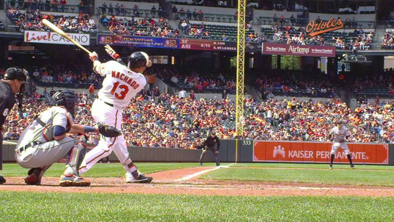 Machado's go-ahead moonshot