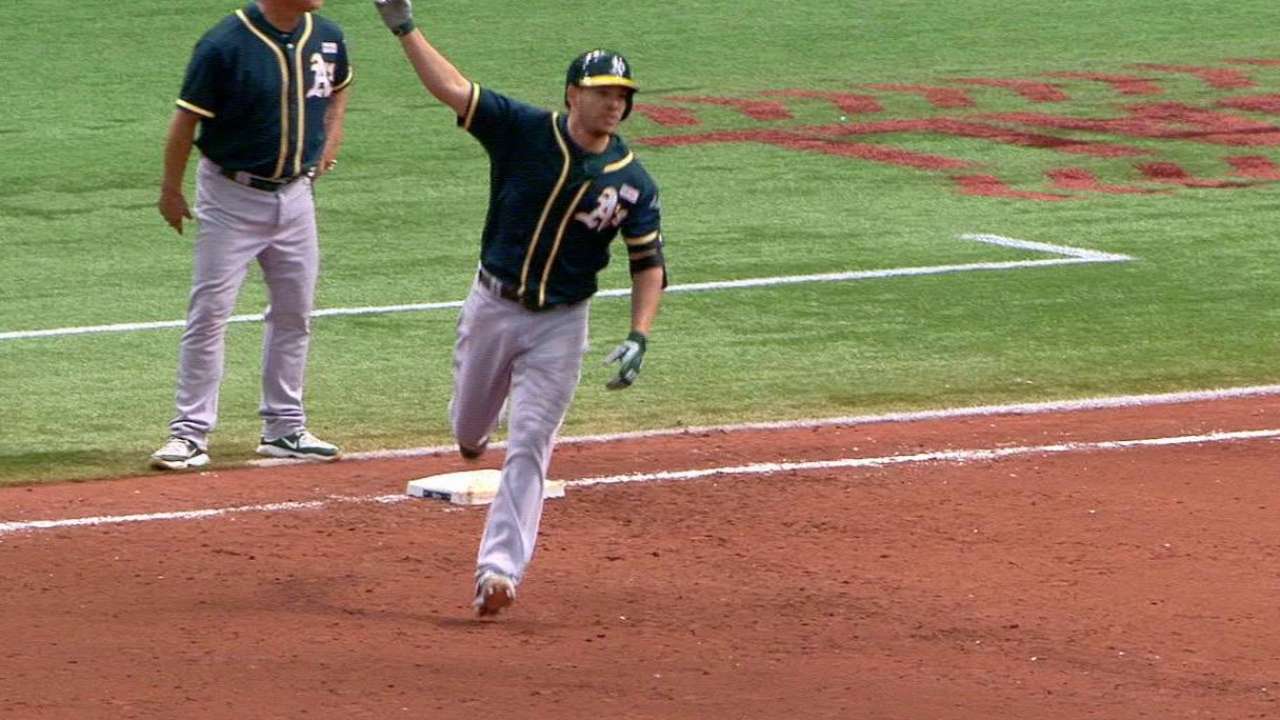 Valencia's go-ahead homer