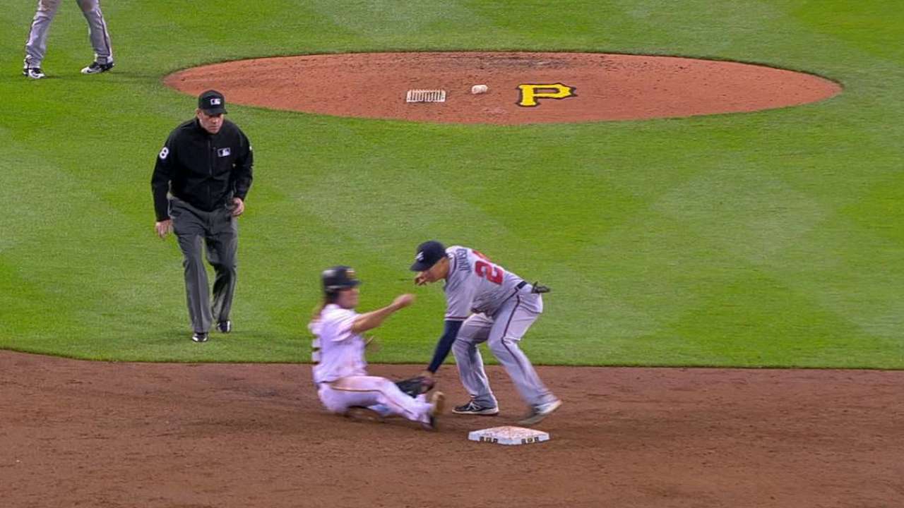 Braves turn a double play