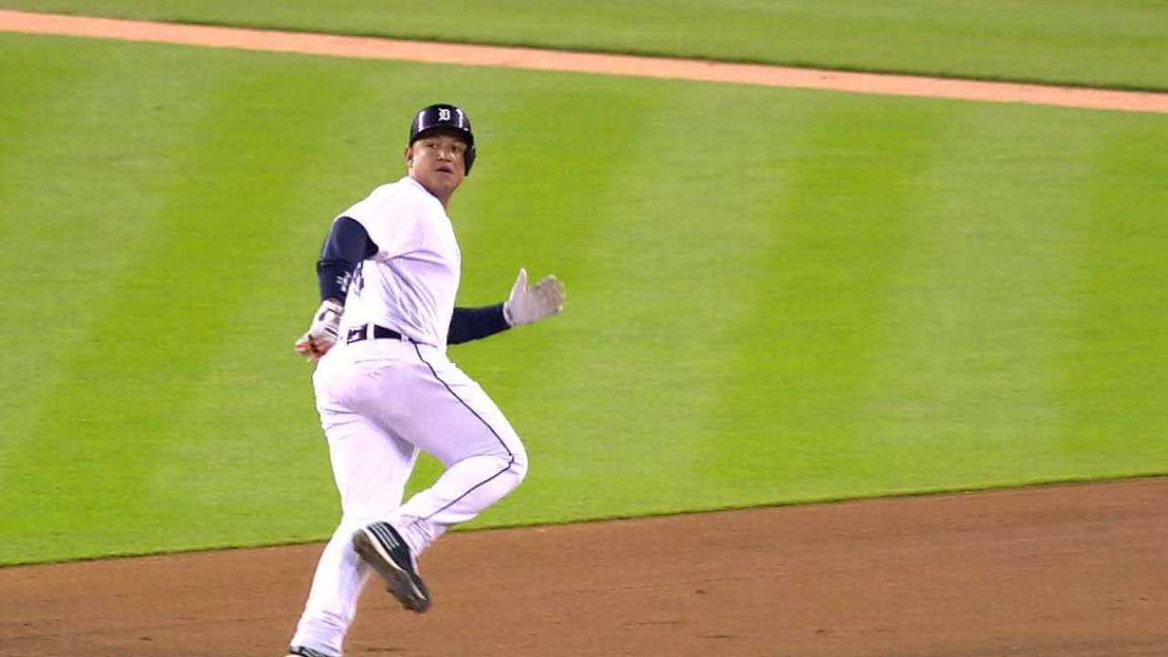 Cabrera's leadoff triple