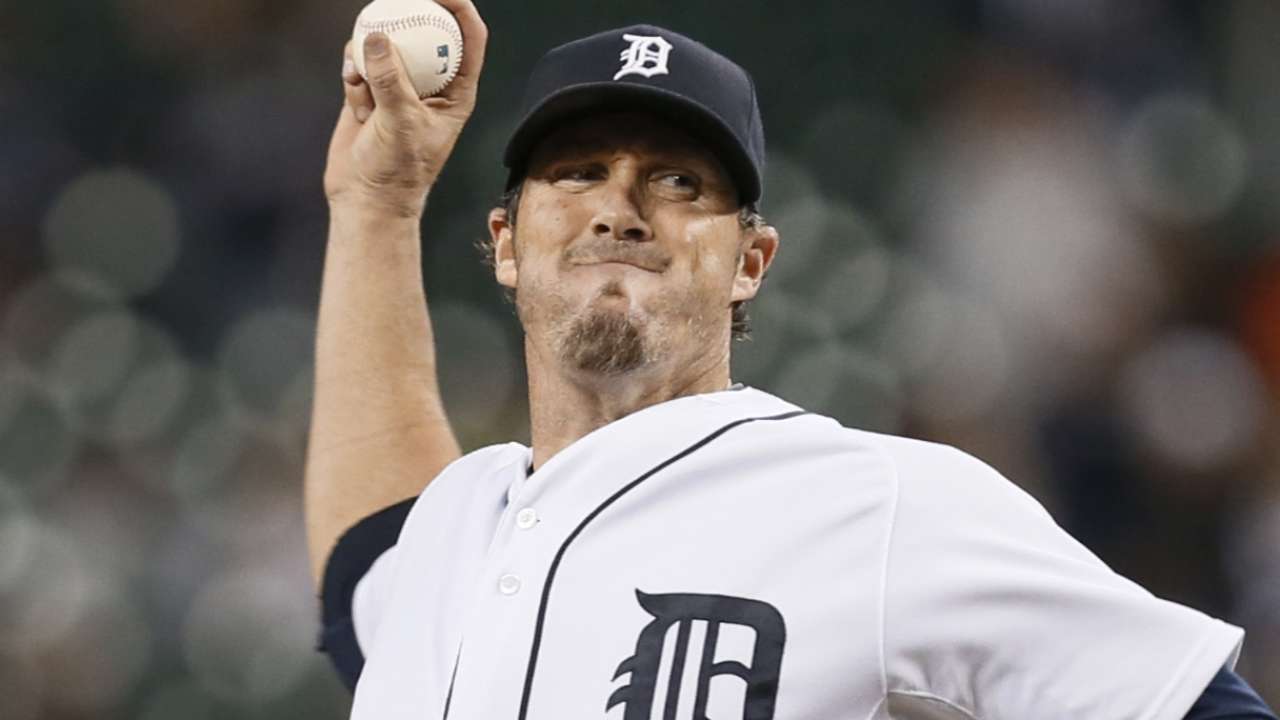Cubs sign Nathan, still recovering from elbow surgery