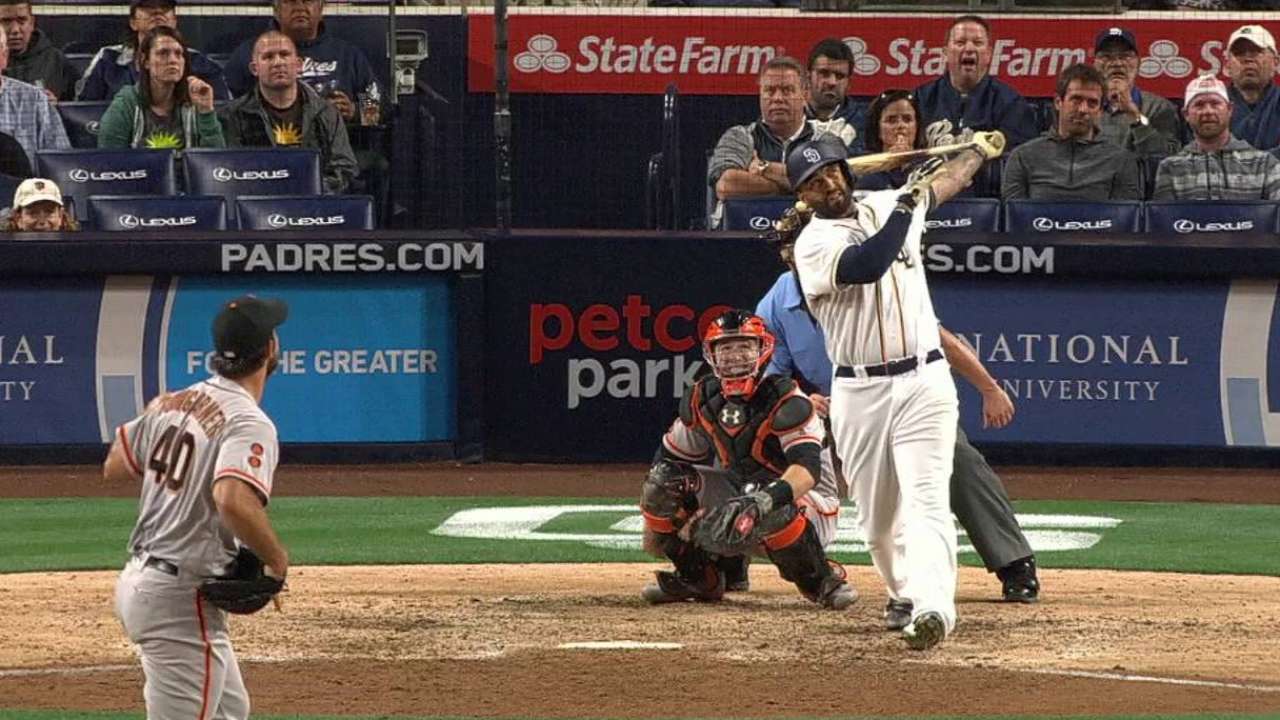 Kemp's solo homer