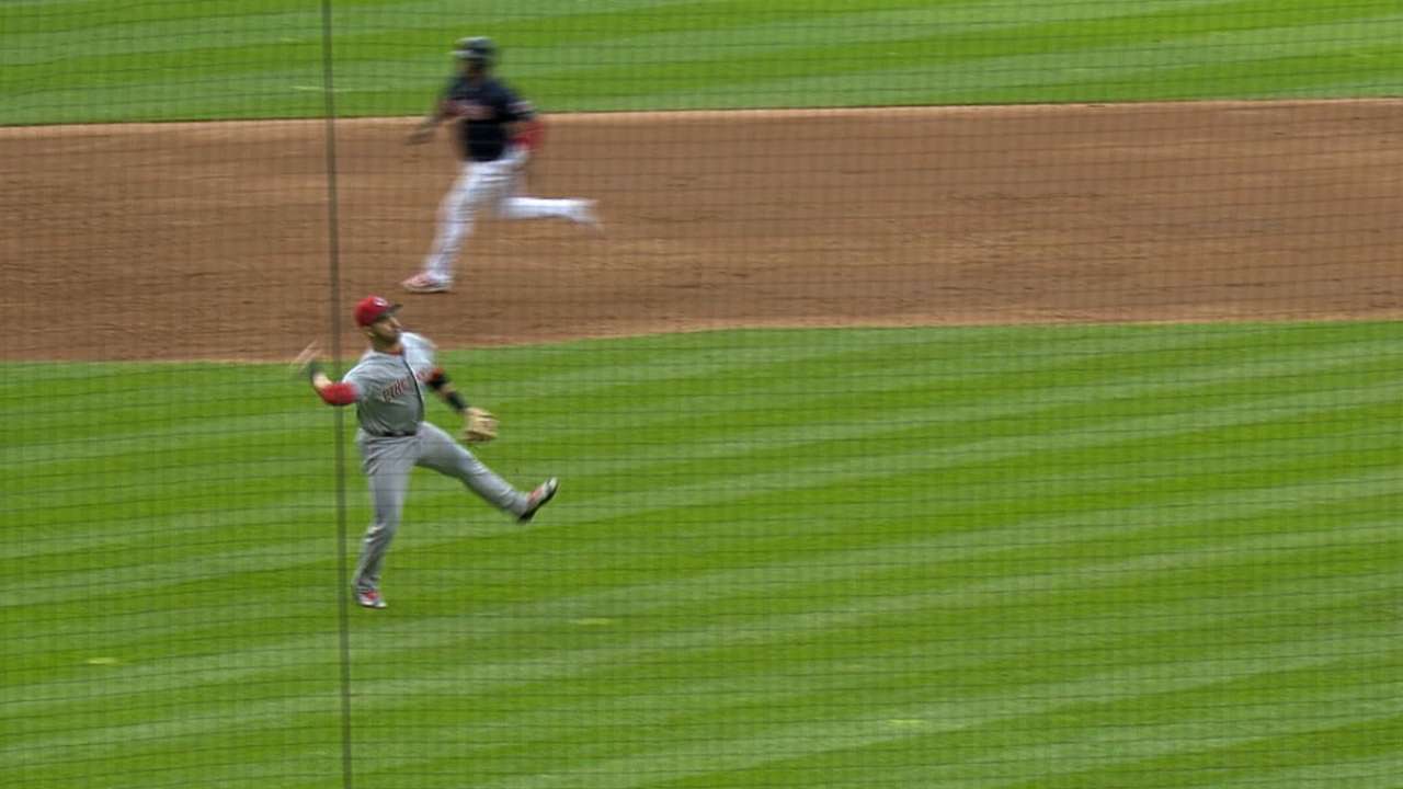 Suarez working hard to improve defense at 3B