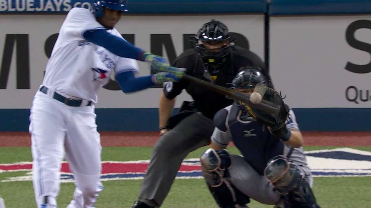 Paredes lines homer to left
