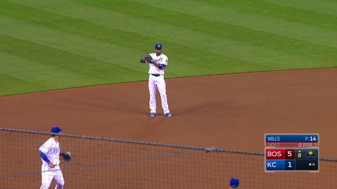 Mills gets Holt out in debut