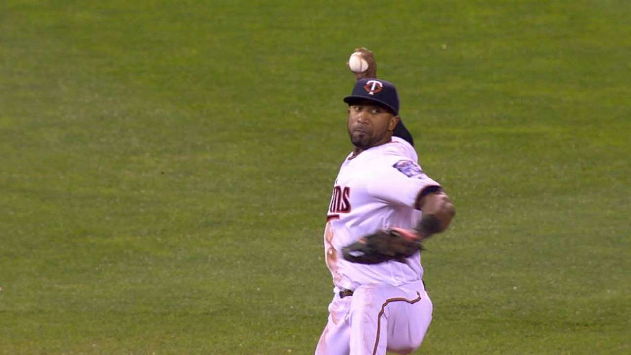 Nunez's run-saving diving stop