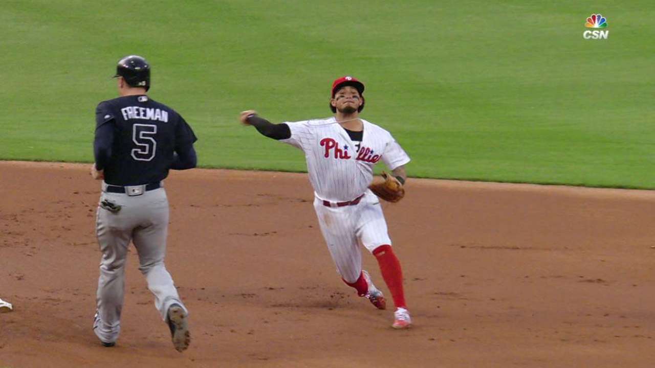 Nola gets out of early trouble