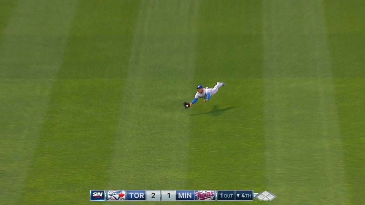 Carrera's diving catch