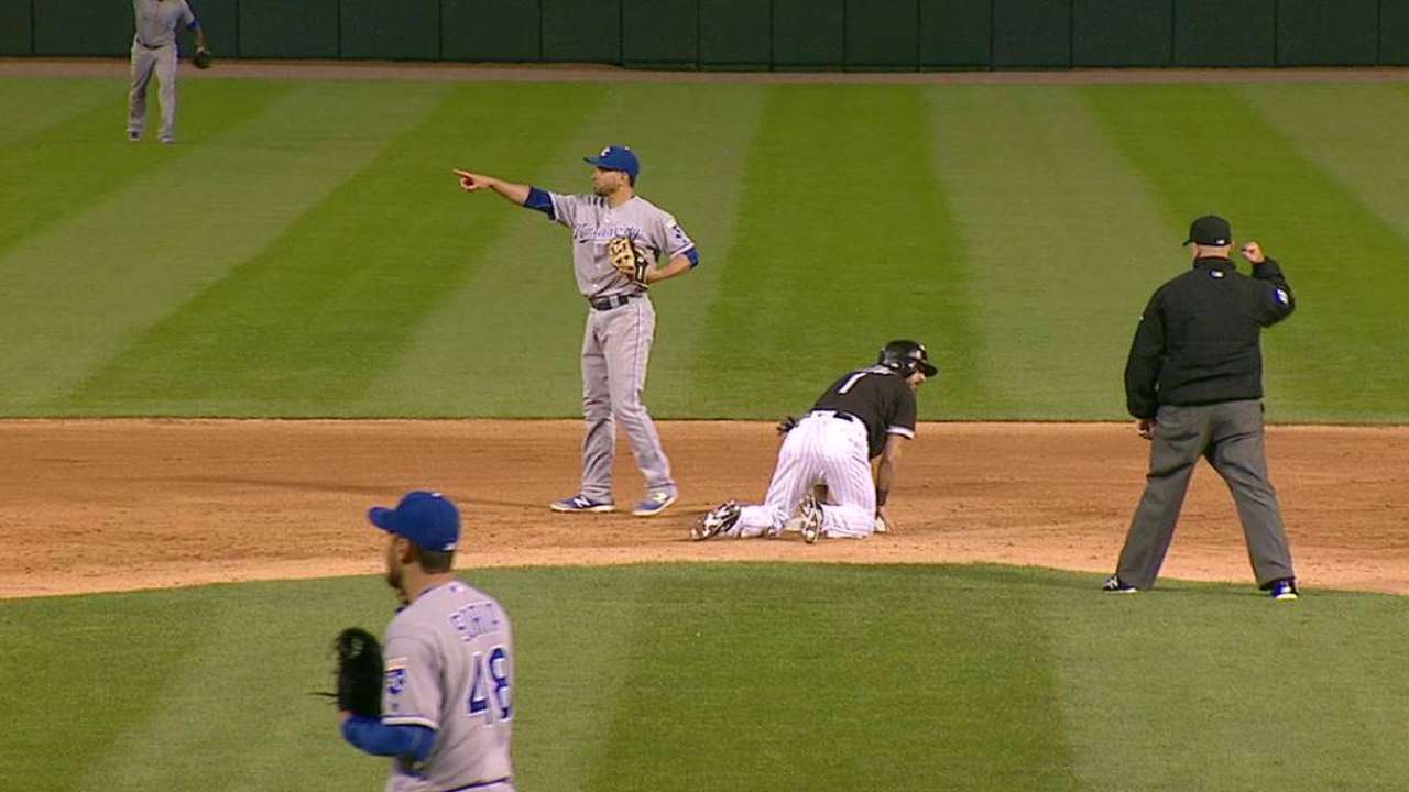 Esky's leaping double play key in Royals' win