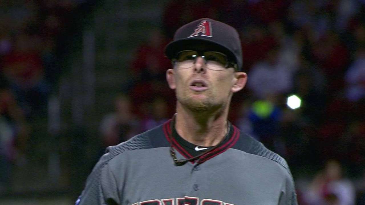 Clippard gets out of a jam