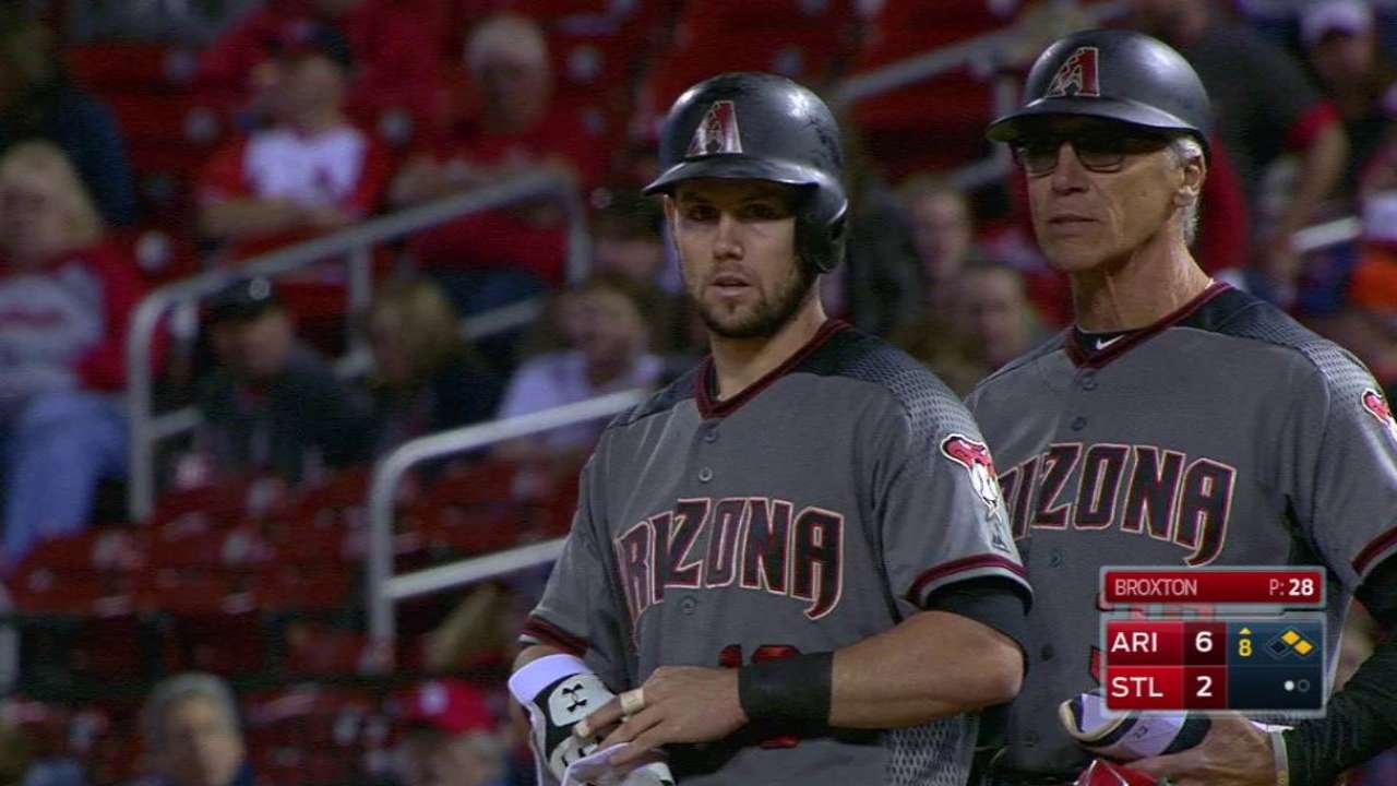 D-backs go on offensive, win opener vs. Cards