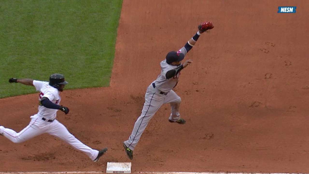 Bradley singles; hitting streak at 26 games