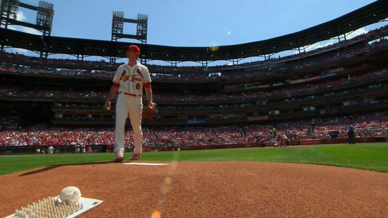 Leake cruises, Cards hit 3 HRs in win over D-backs