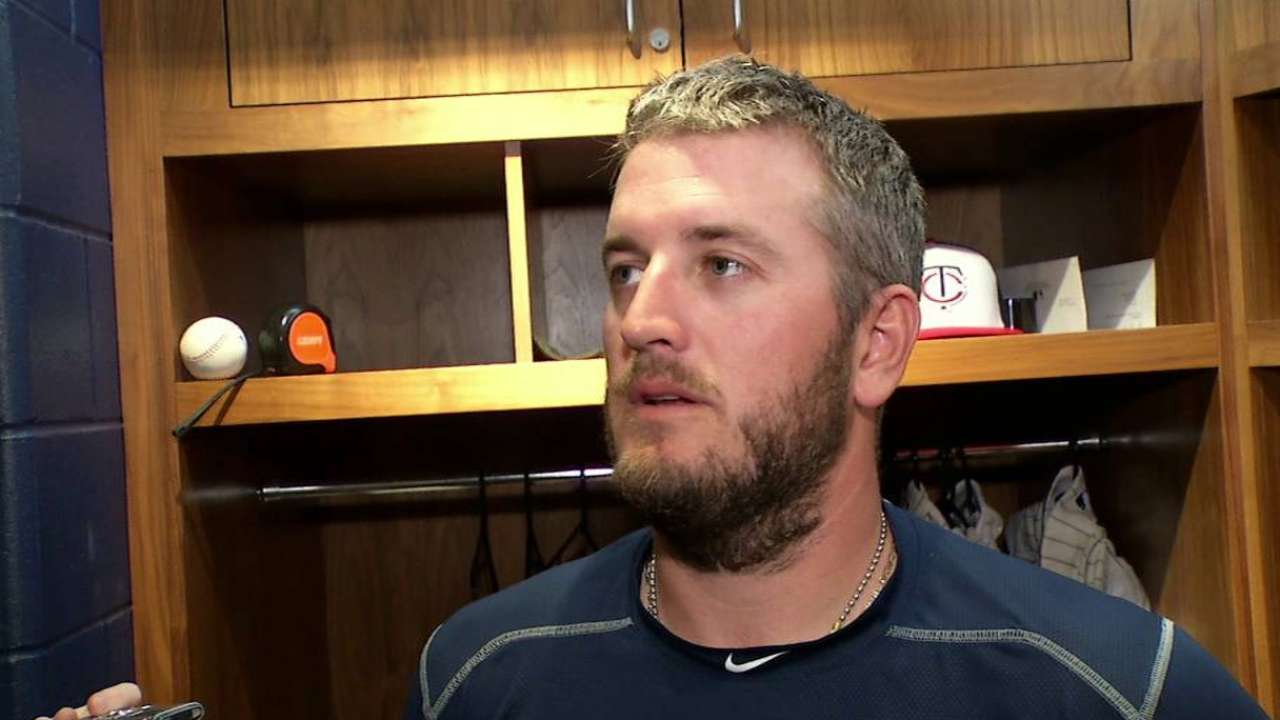Perkins' shoulder flares up; 'pen session delayed