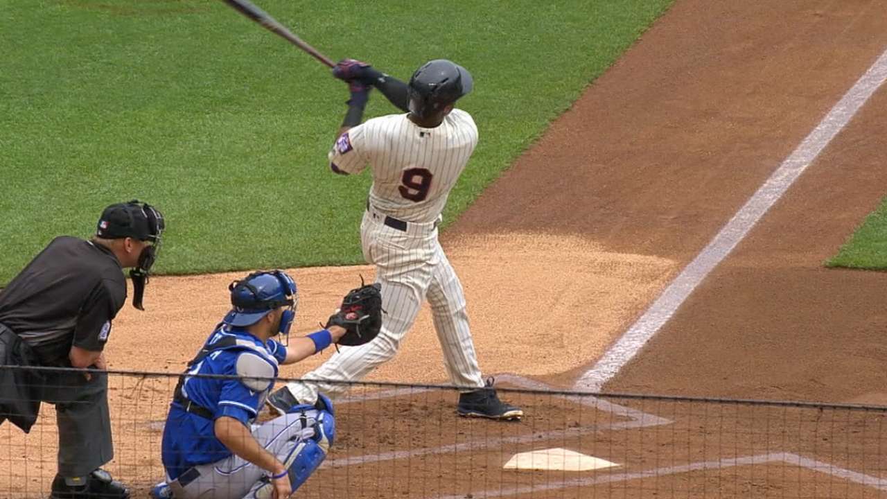 Nunez, Dozier go back-to-back