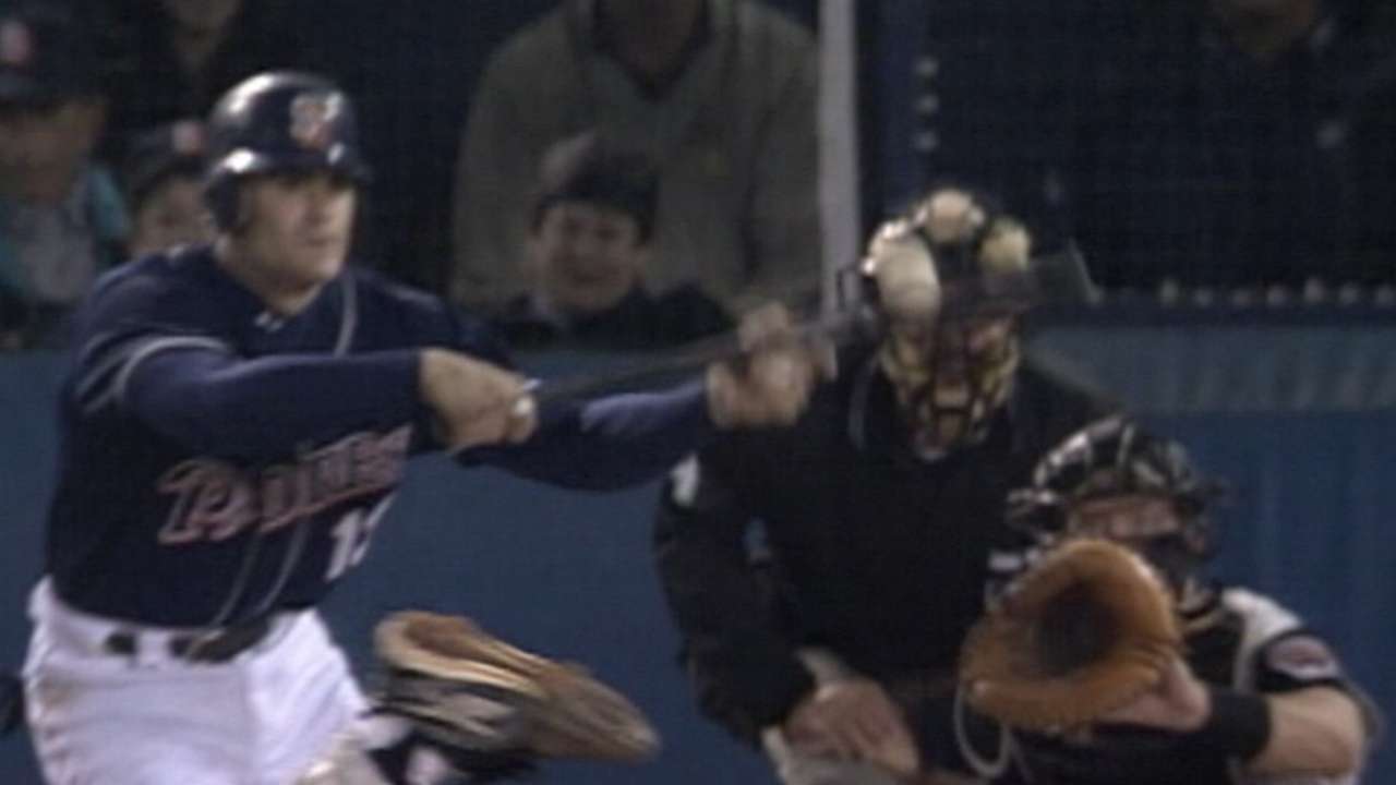 #TBT: Davis' bunt spoiled Schilling's perfecto