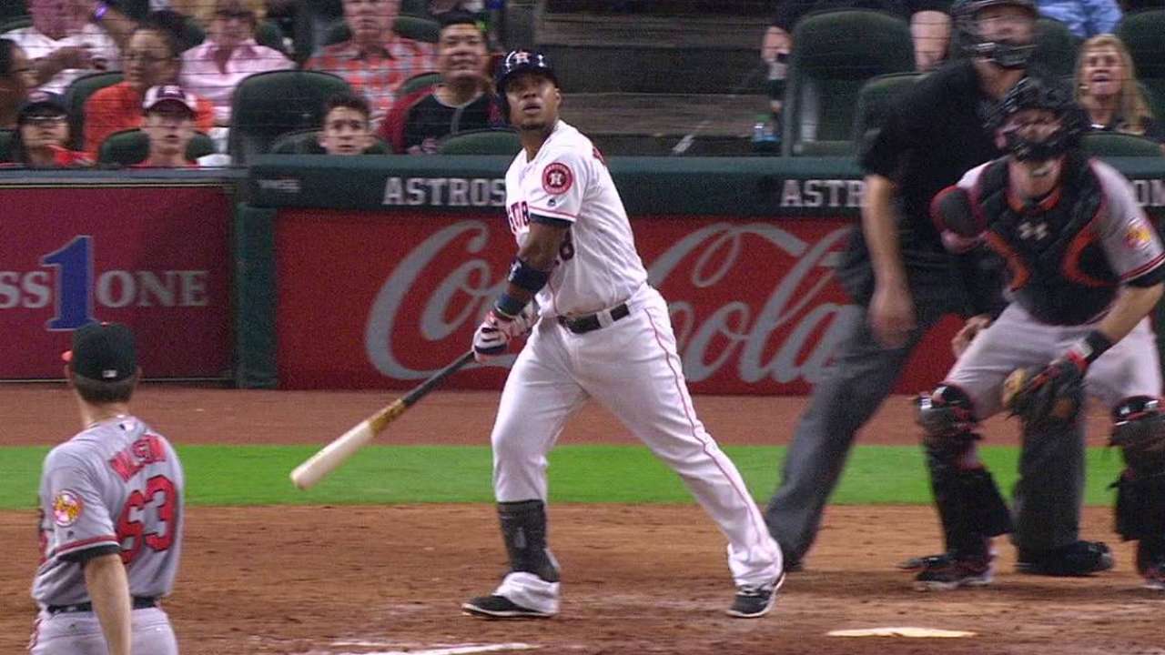 HR de Valbuena ayudó a Astros a superar a Orioles