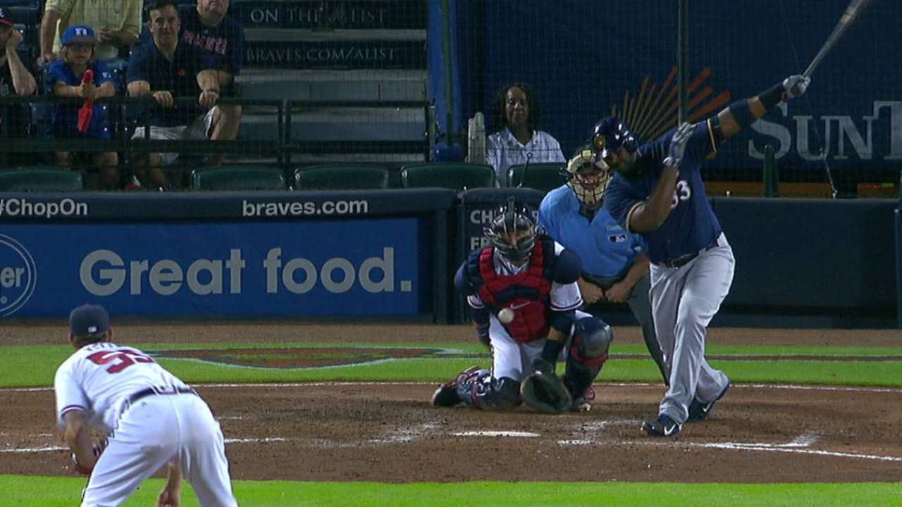 Kelly gives lift on busy night for Braves' 'pen