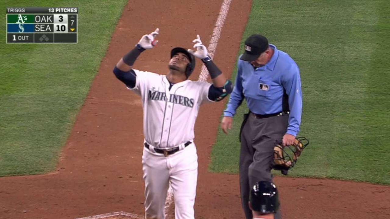 Cruz's two-run blast