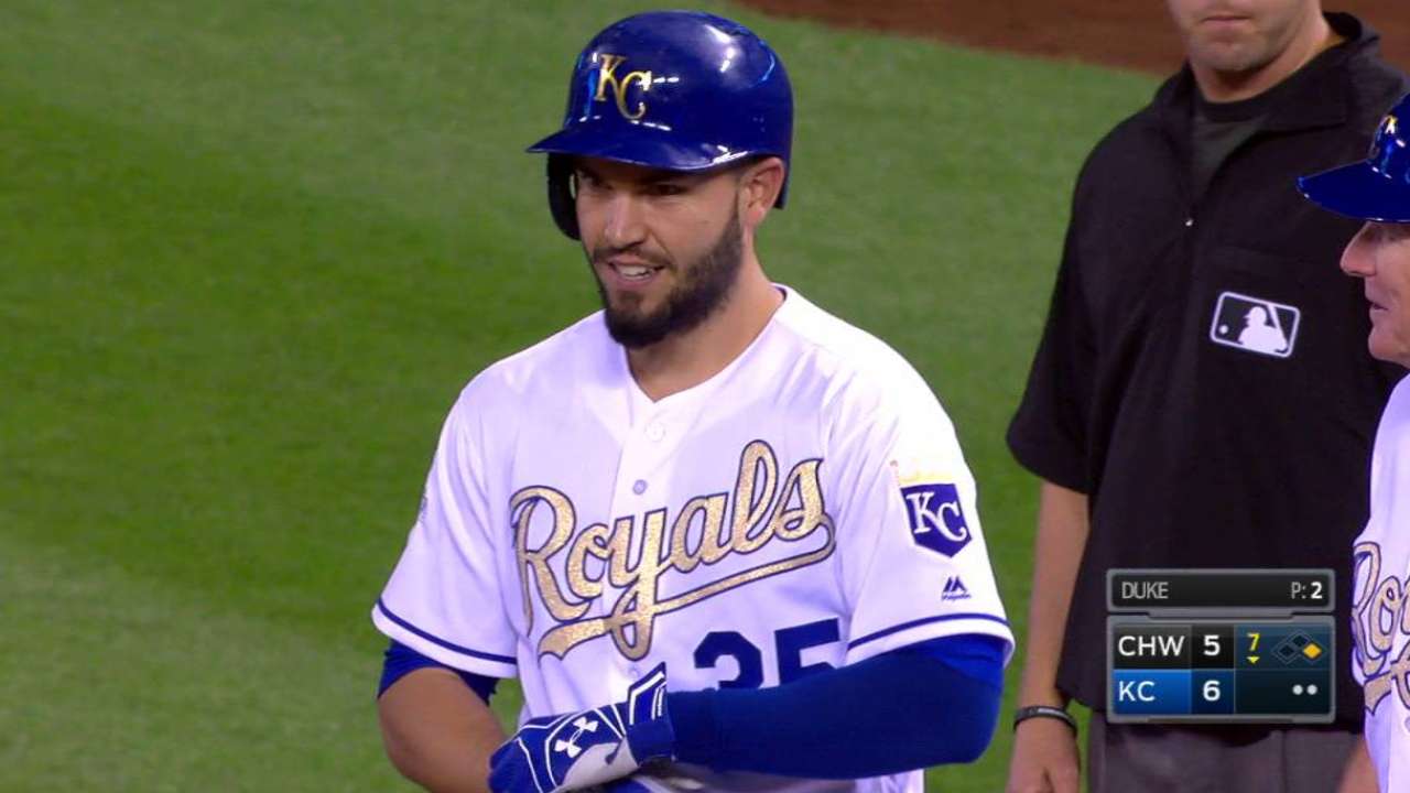 Royals rally past White Sox behind 4-run 7th