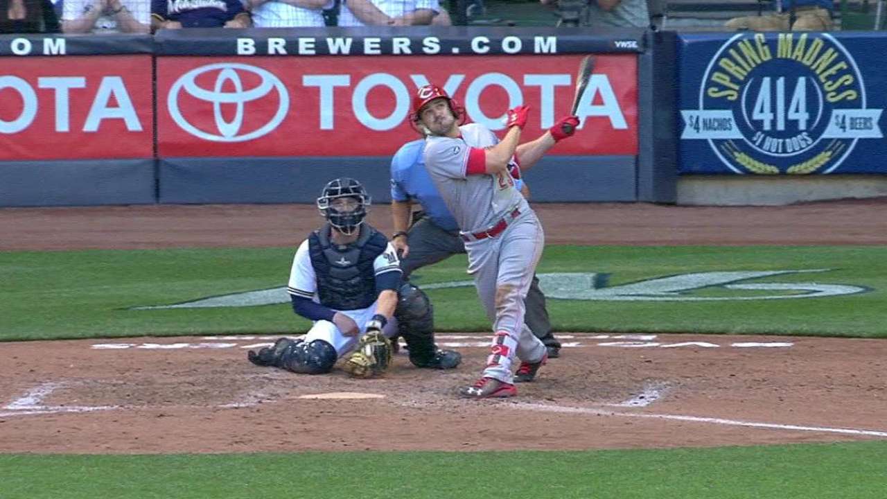 Con la ayuda de Duvall, Rojos paran en 11 racha de derrotas