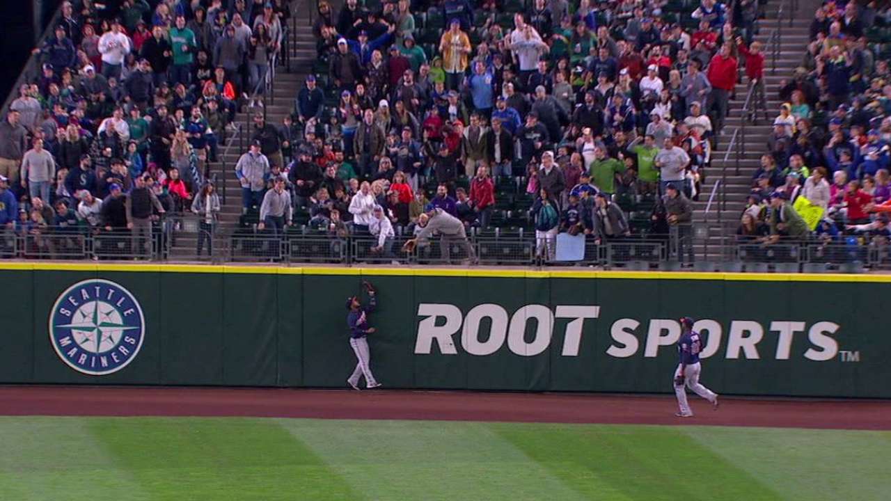 Twins activate Santana, DFA Arcia in OF swap